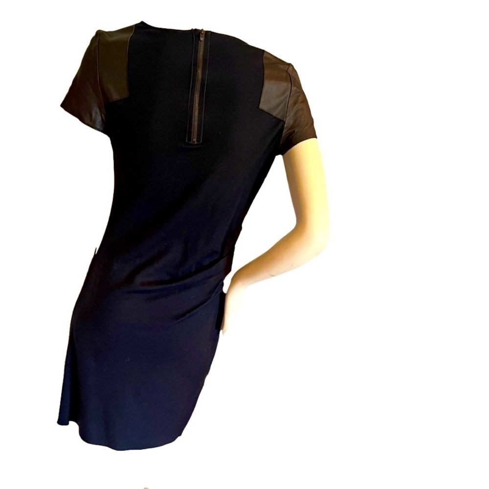 HALSTON HERITAGE BLACK & BROWN SHORT SLEEVE RUCHED LEATHER & WOOL DRESS - Picture 4 of 10